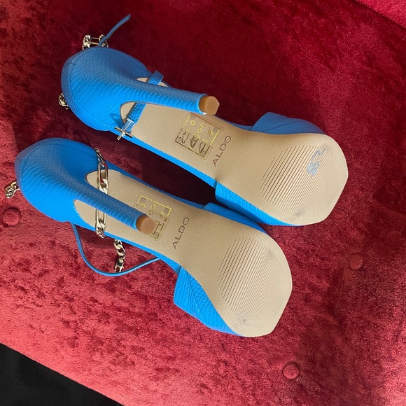 Aldo high heel blue sandal w gold chain ankle strap- faux snakeskin Size 40 - Picture 3 of 4